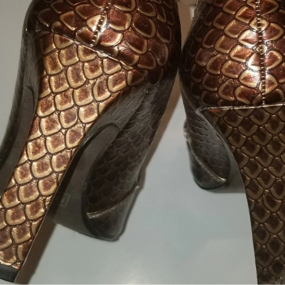 Pointed Toe Brown Metallic Textured Women's Pumps